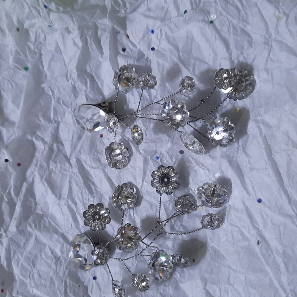 1970:VTG Crystal. Earrings.